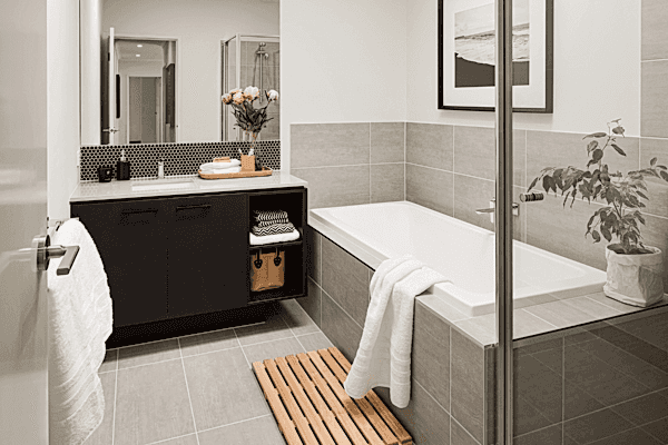 49302_97707_lifestyle_Brooklyn_Whitewash_600x300_Mono_Penny_Black_Mosaic_97707_2__2.